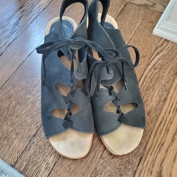 No 6 clogs - Picture 1 of 6